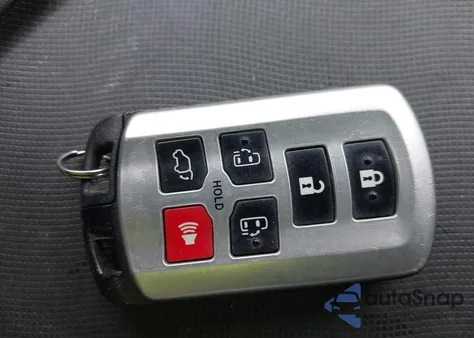 2014 Toyota Sienna Xle V6 8 Passenger z USA, uszkodzony, nr VIN 5TDYK3DC9ES478537